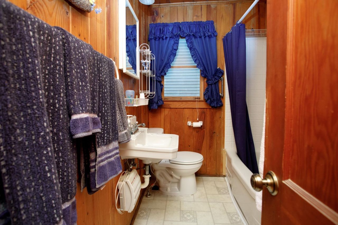 1606 Hillside Dr. S Photo 8