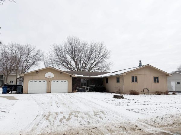 218 S East St, Rock Rapids, IA 51246