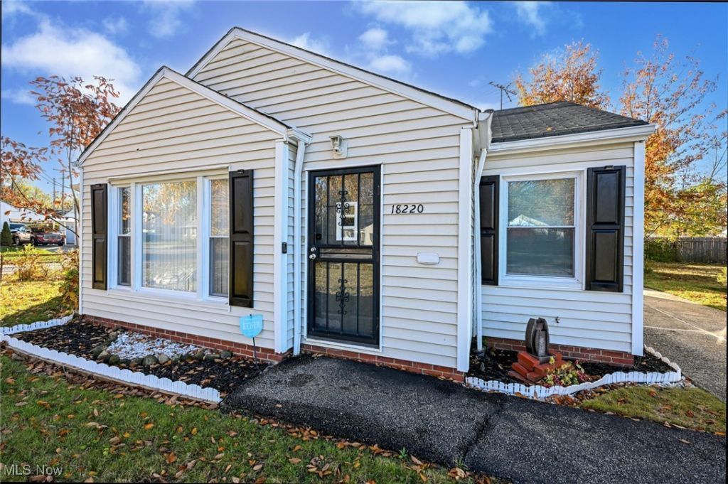 18220 Invermere Avenue, Cleveland, OH 44128 Main Photo