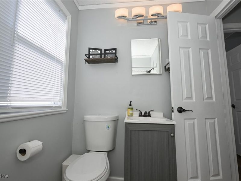 18220 Invermere Avenue, Cleveland, OH 44128 Photo 17