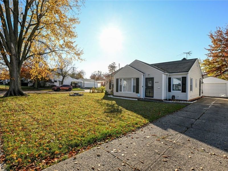 18220 Invermere Avenue, Cleveland, OH 44128 Photo 3