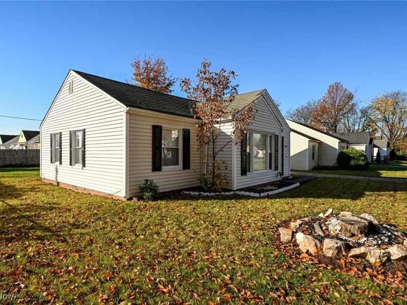 18220 Invermere Avenue, Cleveland, OH 44128 Photo 4