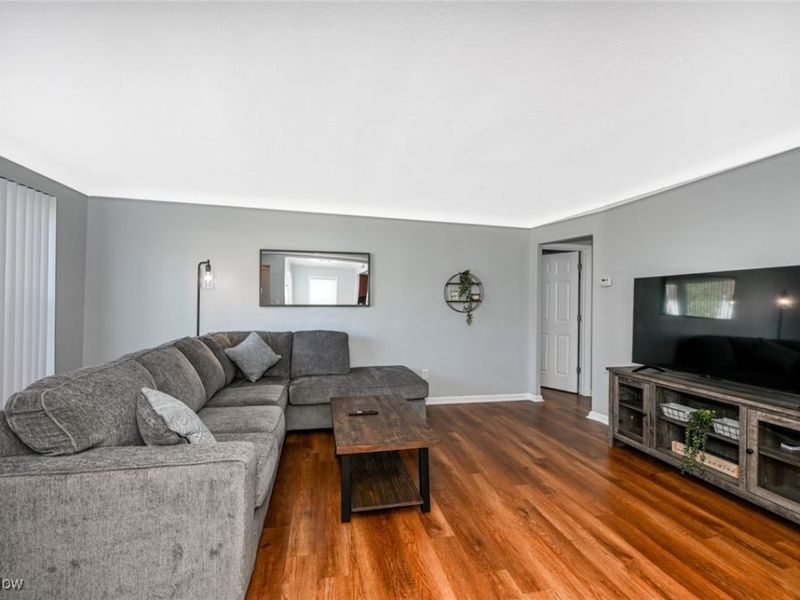 18220 Invermere Avenue, Cleveland, OH 44128 Photo 5