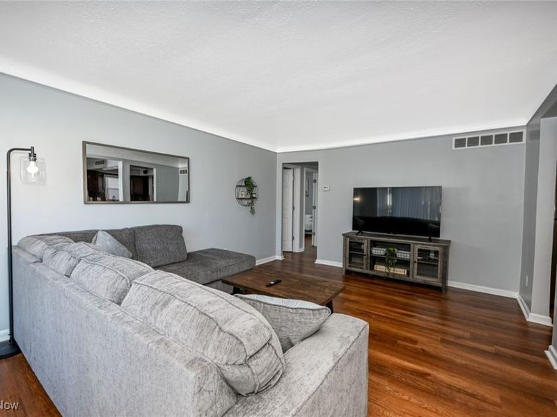 18220 Invermere Avenue, Cleveland, OH 44128 Photo 7