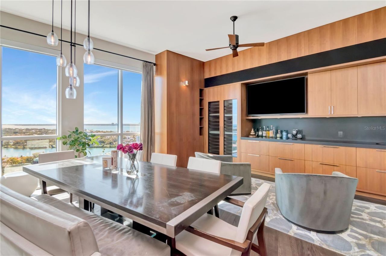 450 Knights Run Avenue, Unit 2102, Tampa, FL 33602 Photo