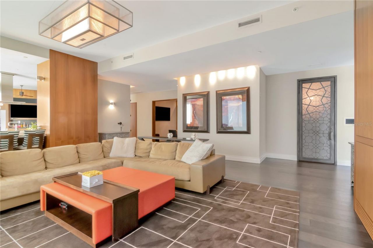 450 Knights Run Avenue, Unit 2102, Tampa, FL 33602 Photo