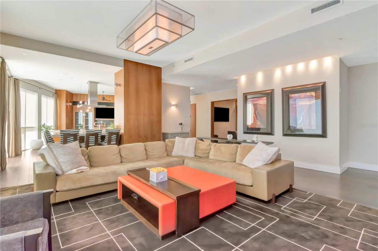 450 Knights Run Avenue, Unit 2102, Tampa, FL 33602 Photo