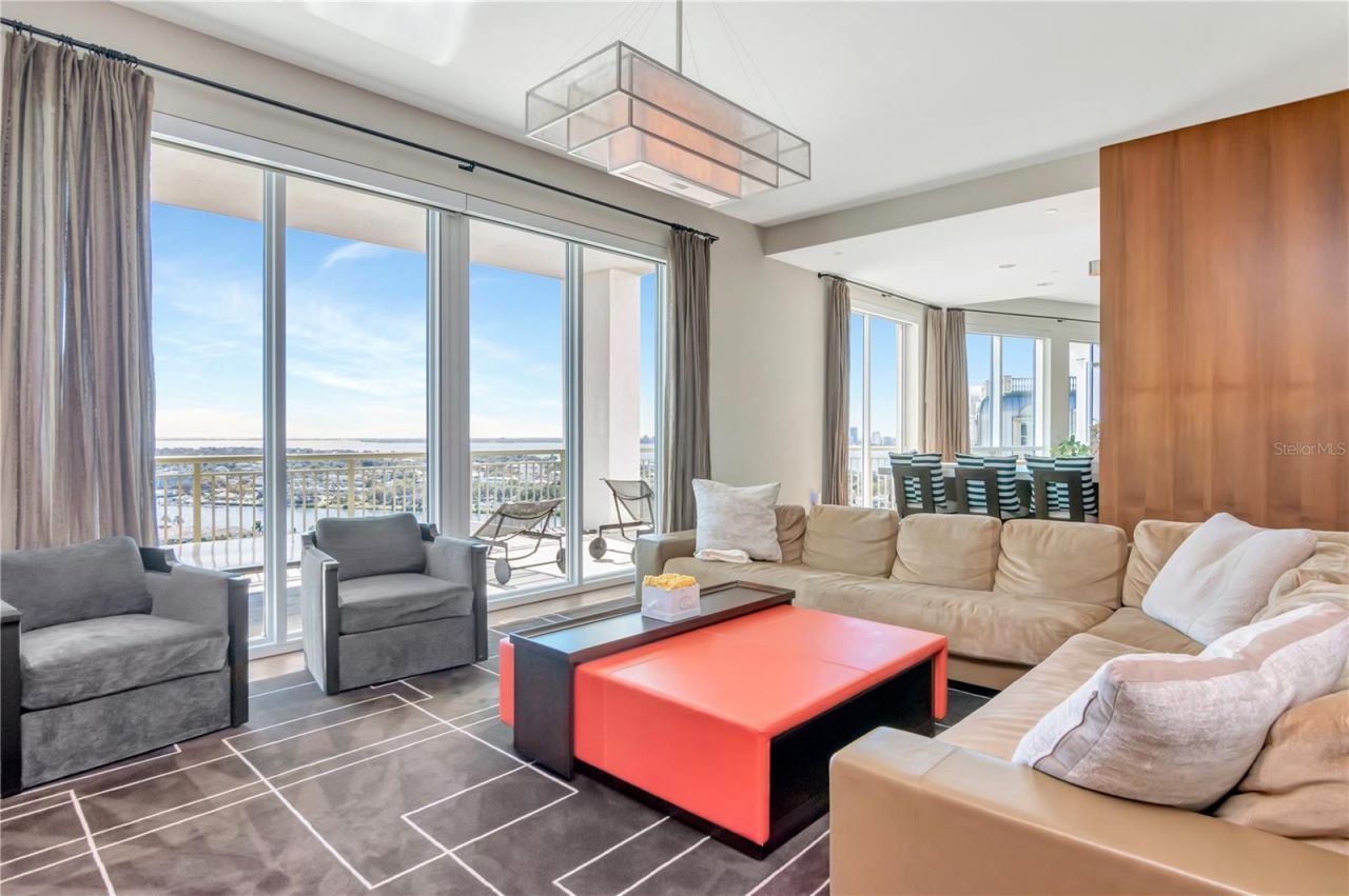 450 Knights Run Avenue, Unit 2102, Tampa, FL 33602 Photo