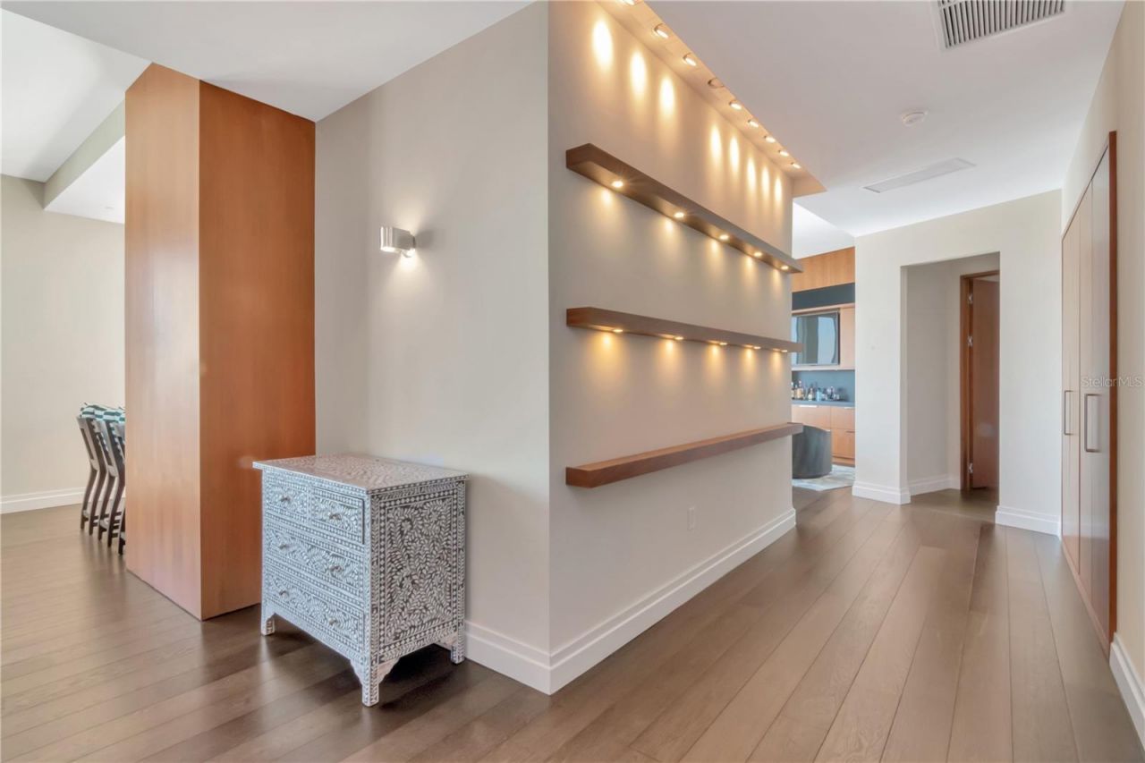 450 Knights Run Avenue, Unit 2102, Tampa, FL 33602 Photo