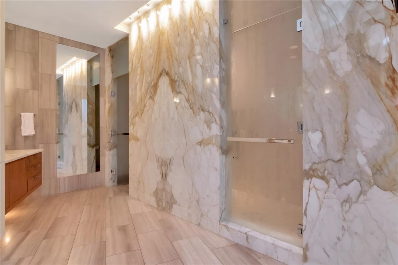 450 Knights Run Avenue, Unit 2102, Tampa, FL 33602 Photo