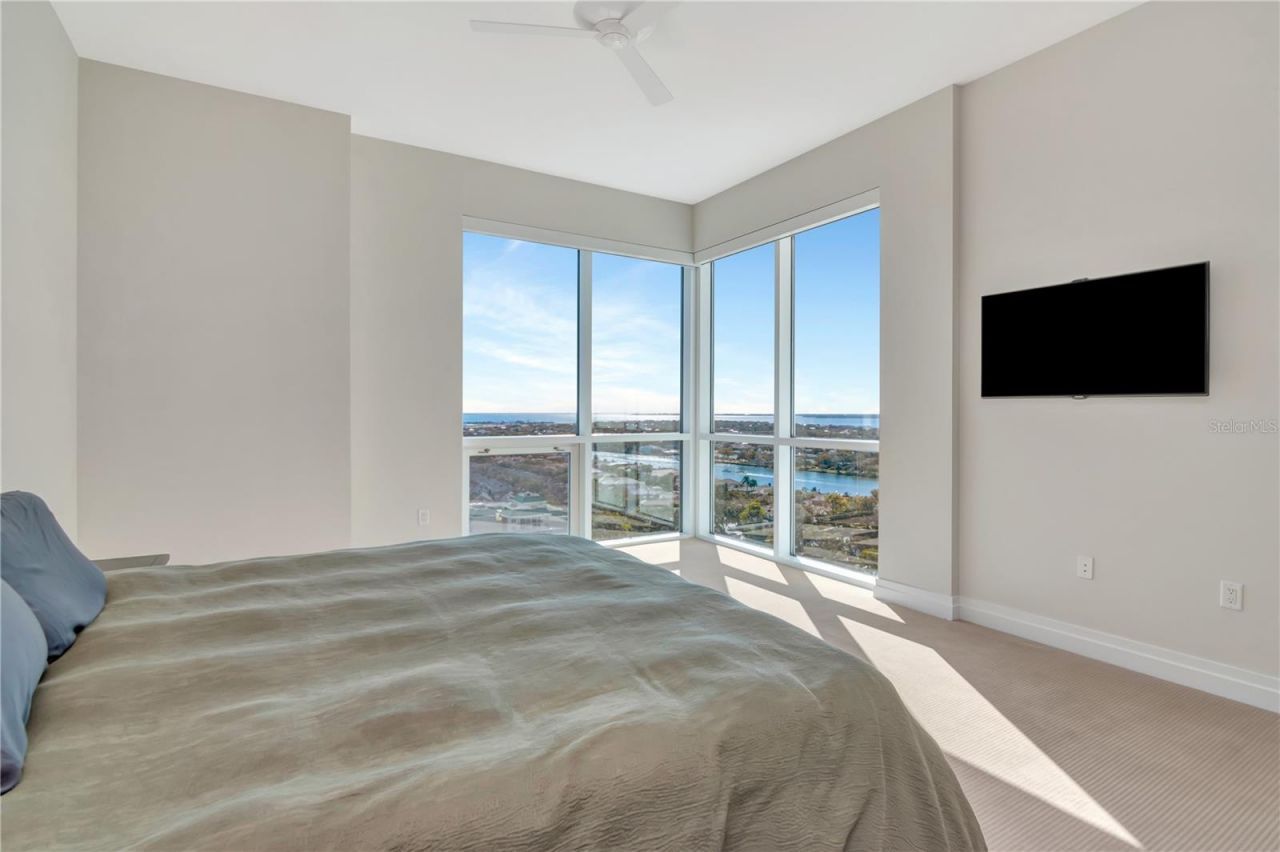 450 Knights Run Avenue, Unit 2102, Tampa, FL 33602 Photo