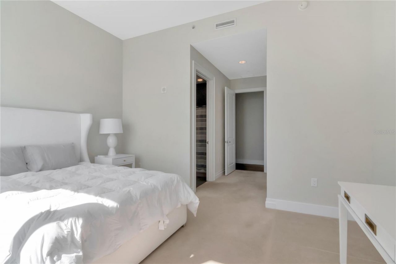 450 Knights Run Avenue, Unit 2102, Tampa, FL 33602 Photo