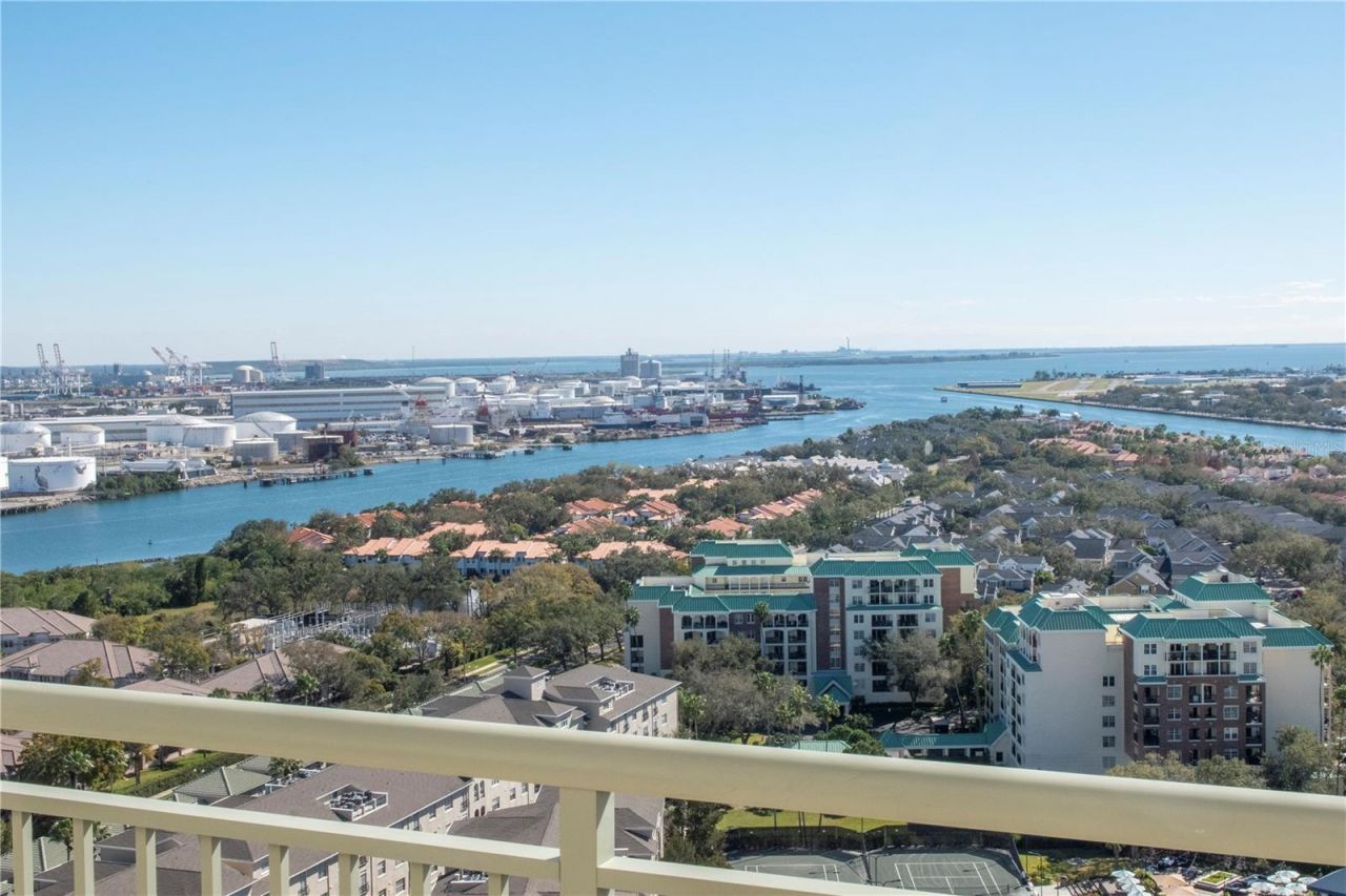 450 Knights Run Avenue, Unit 2102, Tampa, FL 33602 Photo