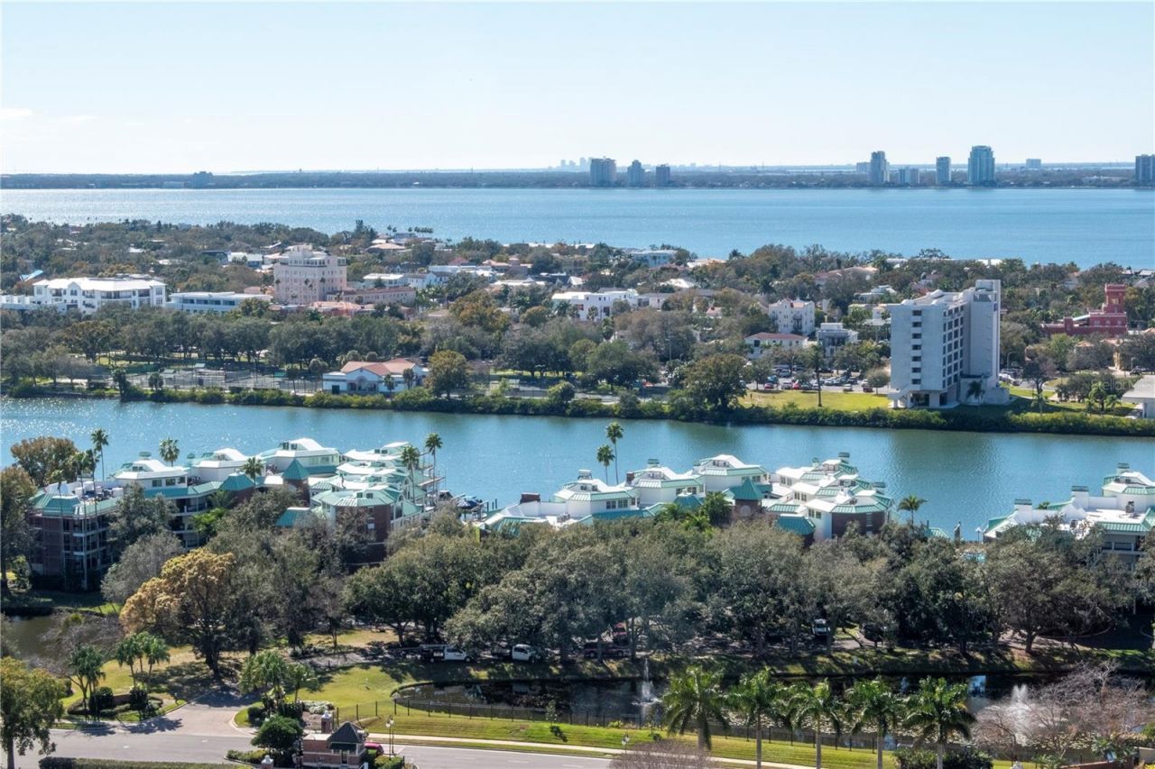 450 Knights Run Avenue, Unit 2102, Tampa, FL 33602 Photo