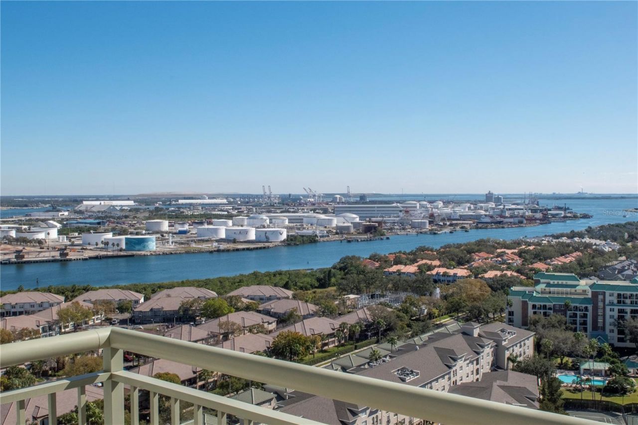 450 Knights Run Avenue, Unit 2102, Tampa, FL 33602 Photo