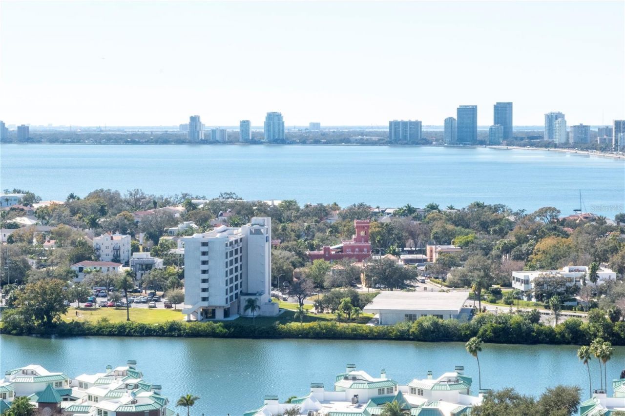 450 Knights Run Avenue, Unit 2102, Tampa, FL 33602 Photo