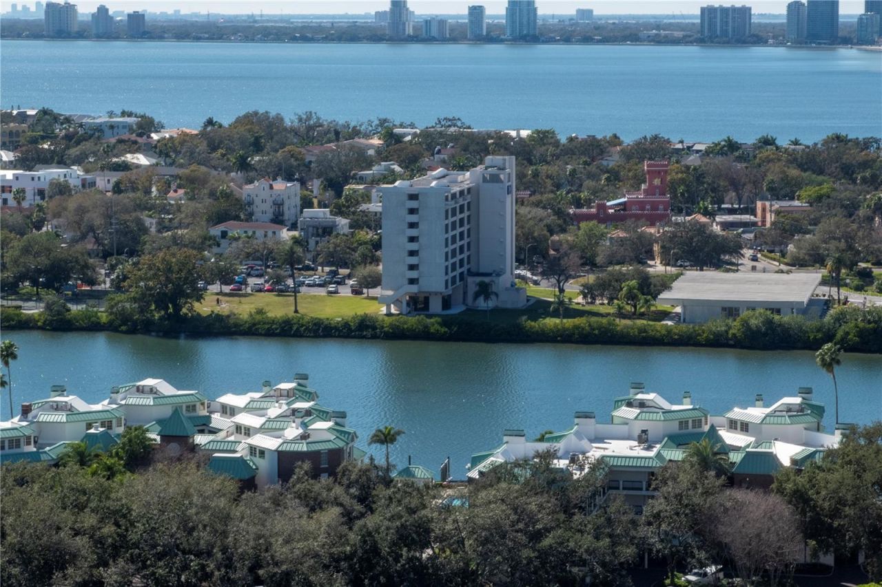 450 Knights Run Avenue, Unit 2102, Tampa, FL 33602 Photo