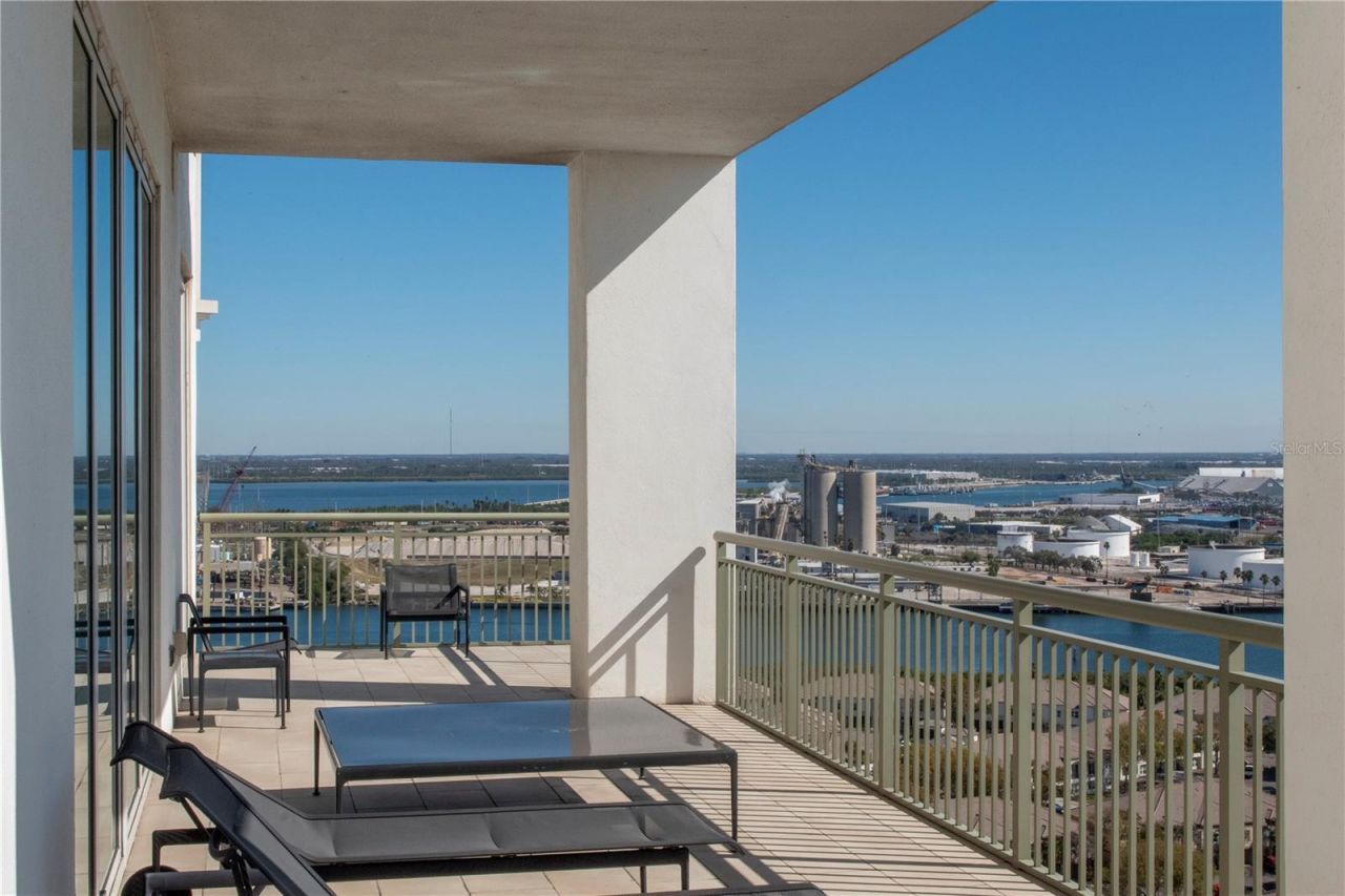 450 Knights Run Avenue, Unit 2102, Tampa, FL 33602 Photo