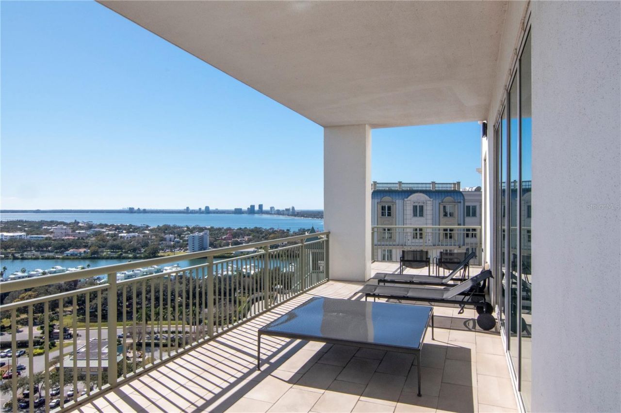 450 Knights Run Avenue, Unit 2102, Tampa, FL 33602 Photo