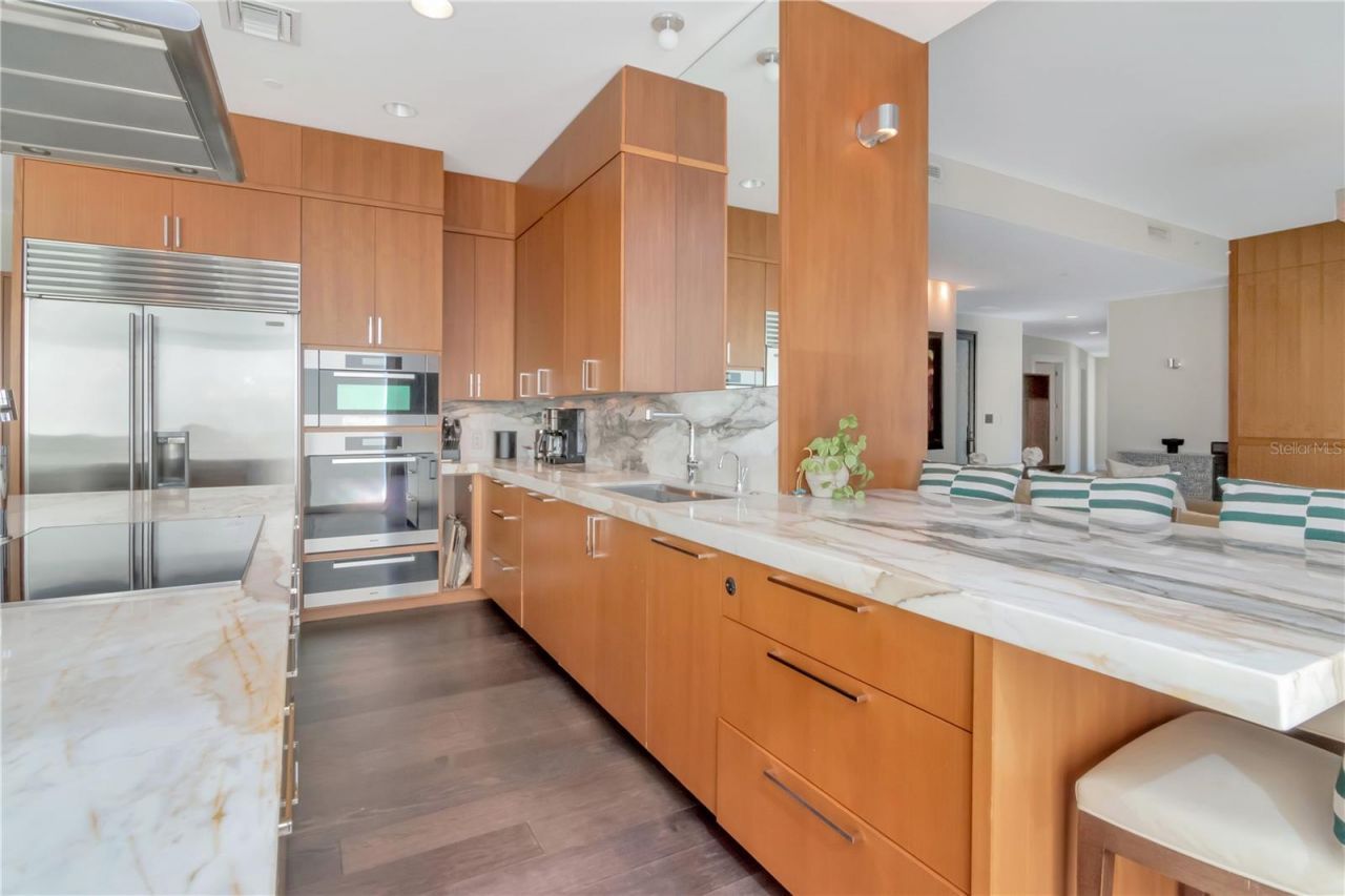 450 Knights Run Avenue, Unit 2102, Tampa, FL 33602 Photo