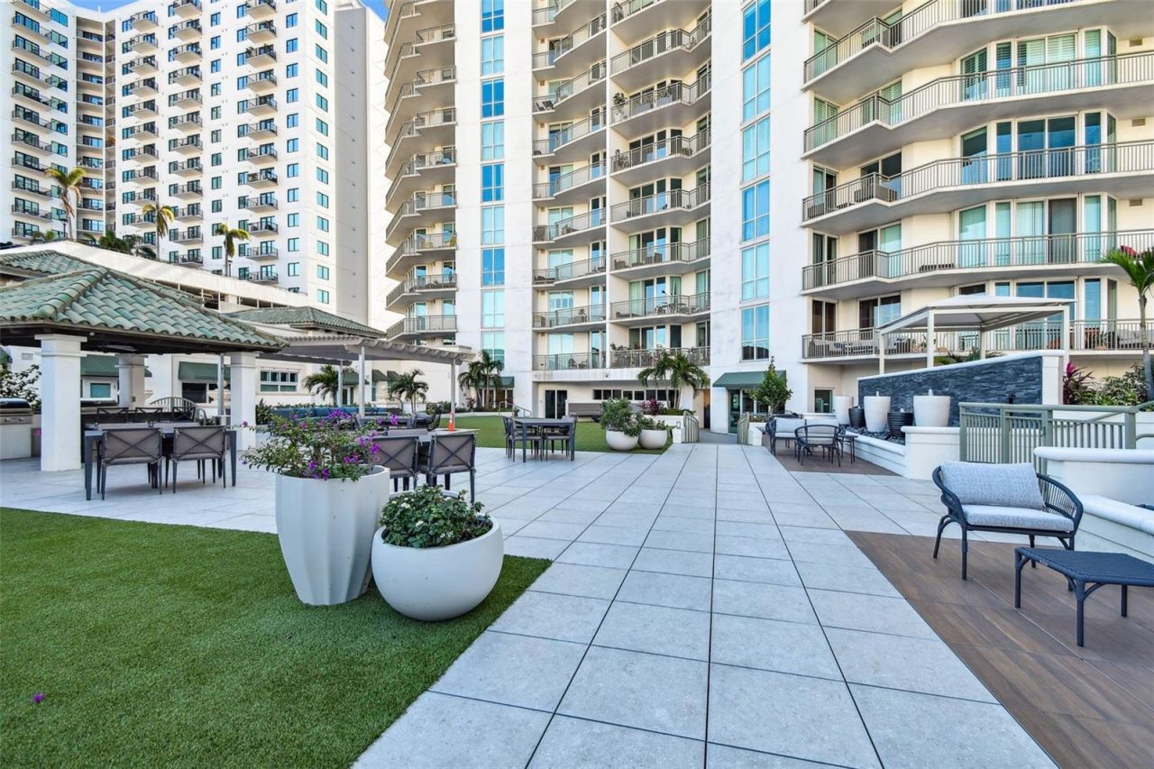 450 Knights Run Avenue, Unit 2102, Tampa, FL 33602 Photo