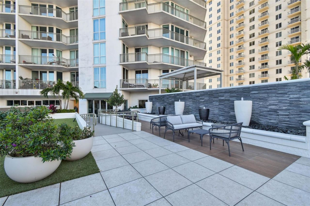 450 Knights Run Avenue, Unit 2102, Tampa, FL 33602 Photo