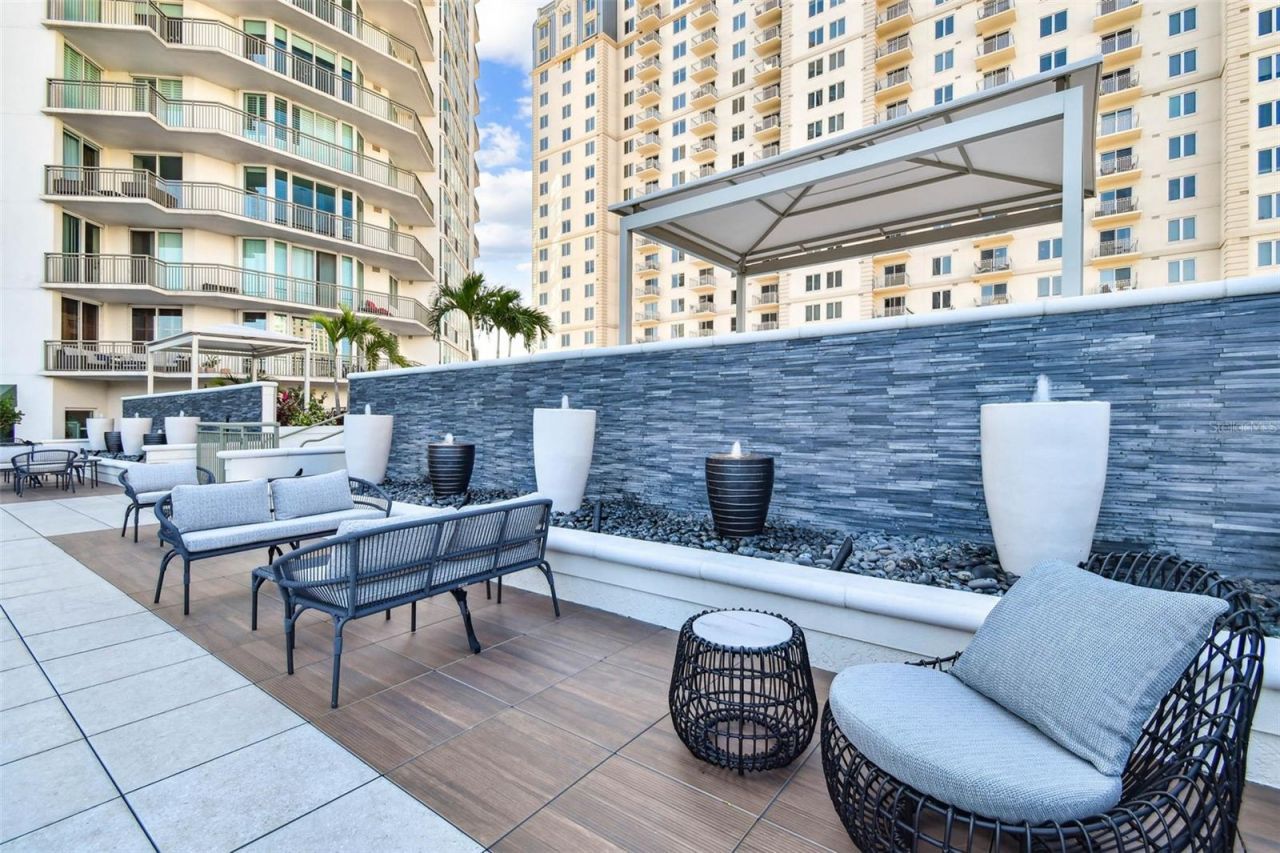 450 Knights Run Avenue, Unit 2102, Tampa, FL 33602 Photo