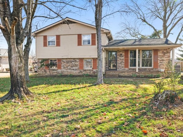 110 Lake Point Dr, Gallatin, TN 37066