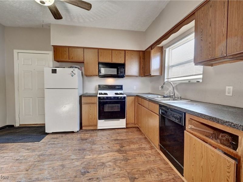 311 Dean Street, Akron, OH 44304 Photo 5