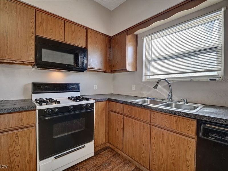 311 Dean Street, Akron, OH 44304 Photo 7