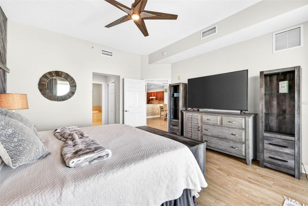 17717 Gulf Boulevard, Unit 401, Redington Shores, FL 33708 Photo