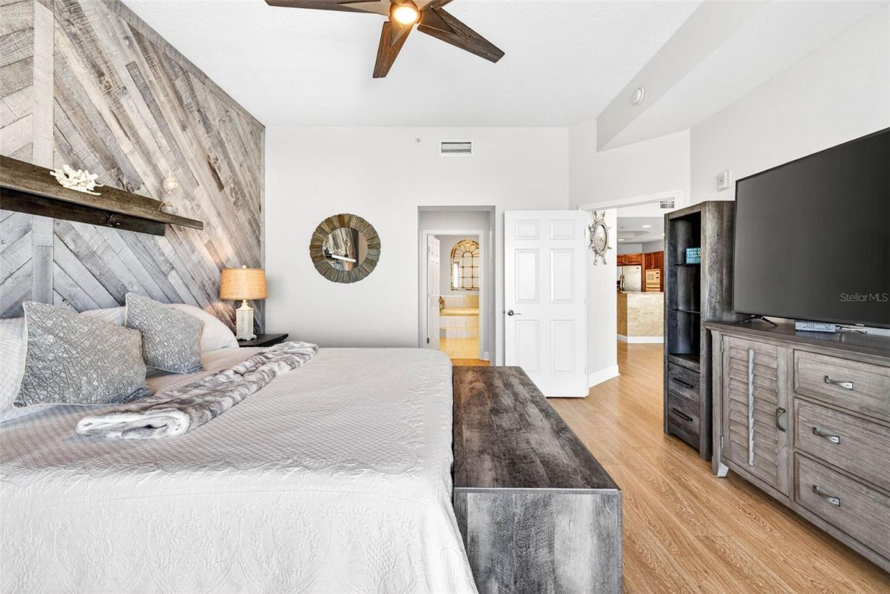 17717 Gulf Boulevard, Unit 401, Redington Shores, FL 33708 Photo