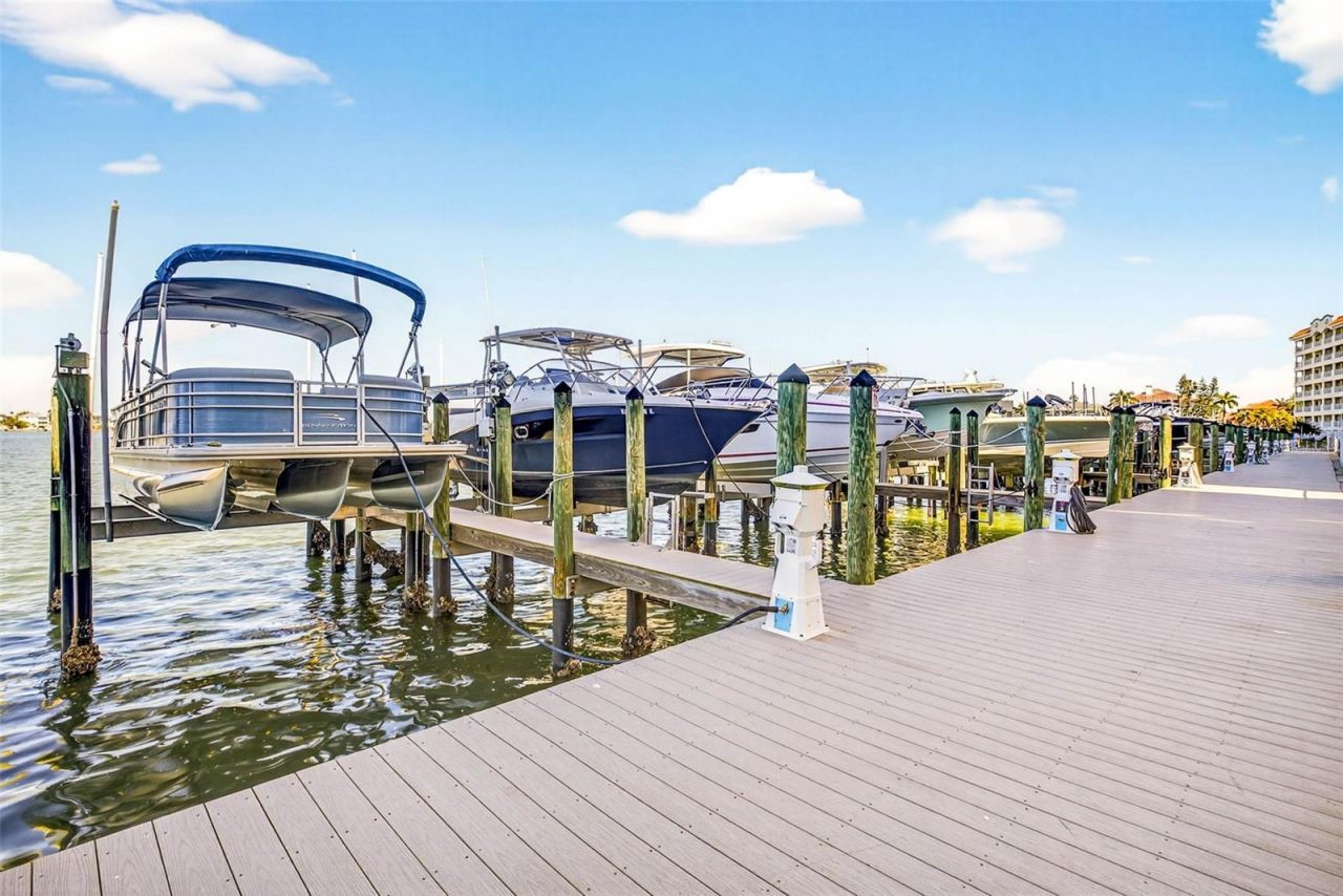 17717 Gulf Boulevard, Unit 401, Redington Shores, FL 33708 Photo