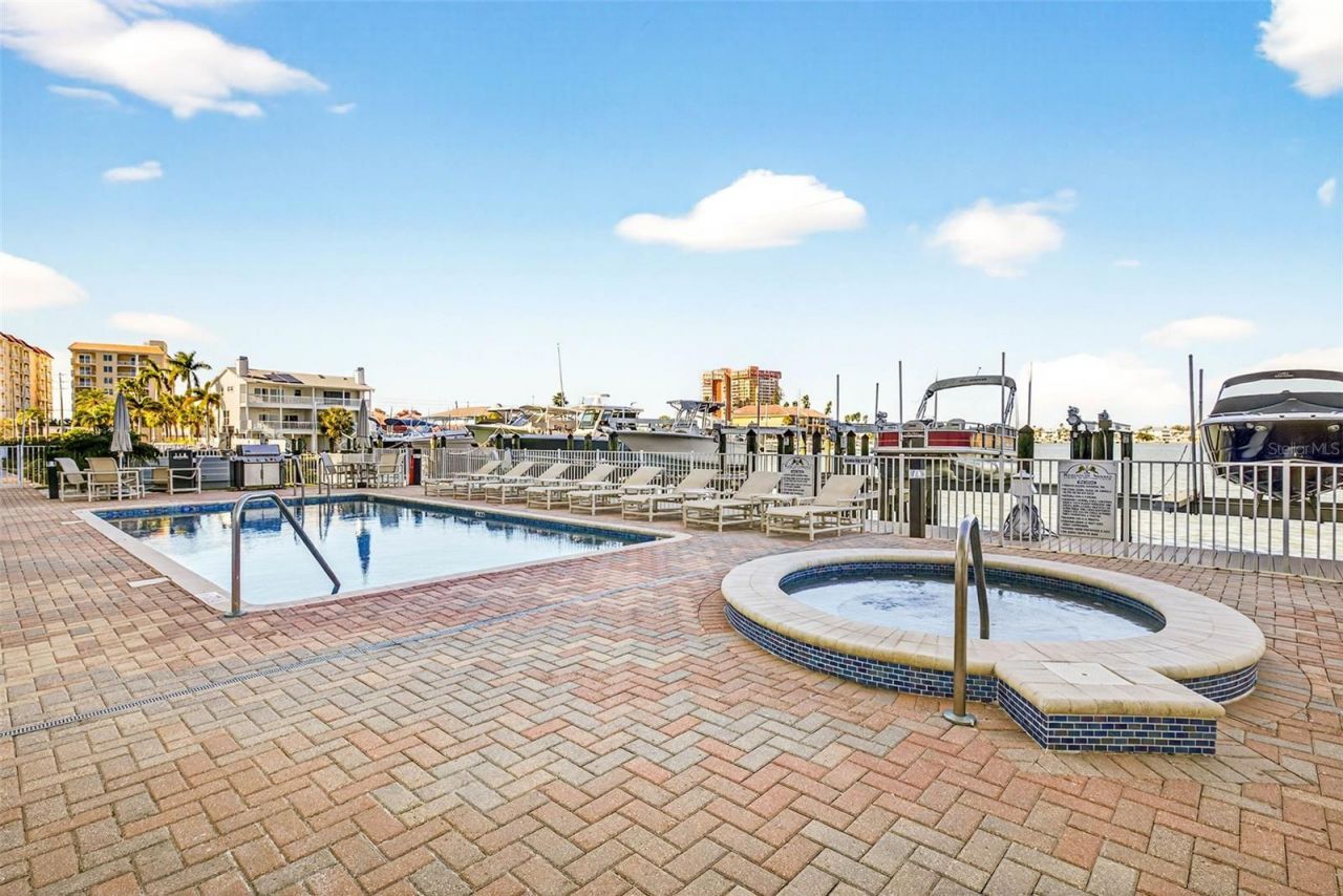 17717 Gulf Boulevard, Unit 401, Redington Shores, FL 33708 Photo