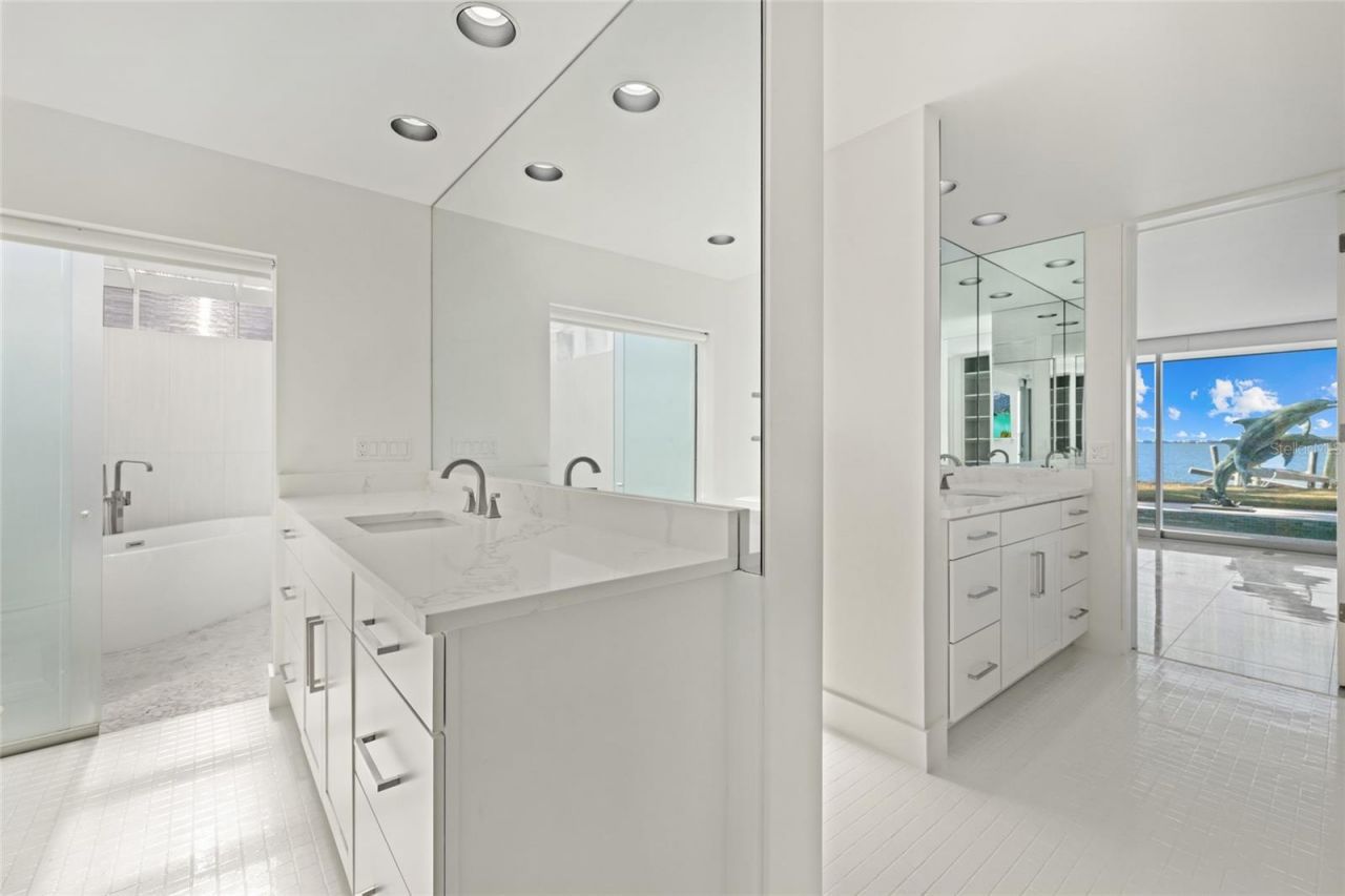 320 S Shore Drive, Sarasota, FL 34234 Photo