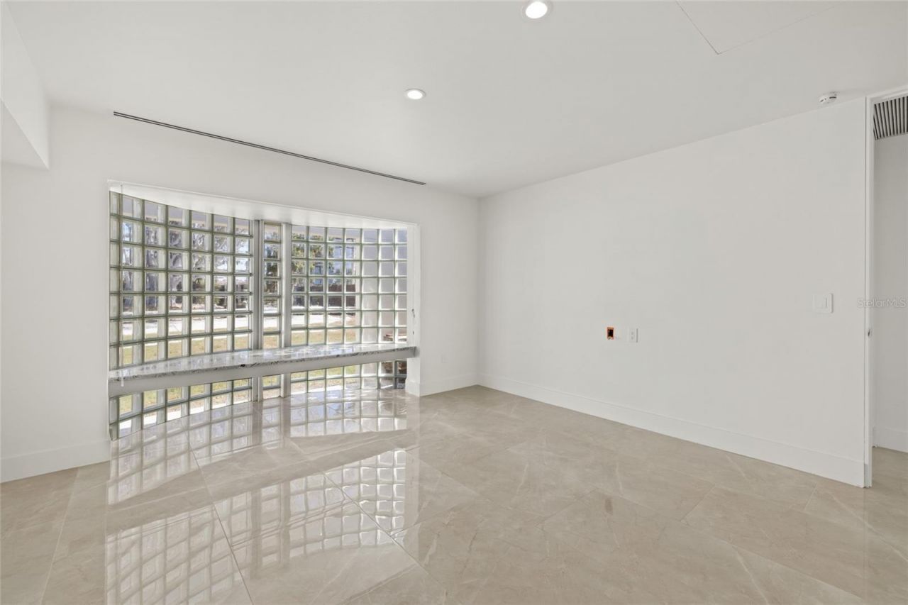 320 S Shore Drive, Sarasota, FL 34234 Photo