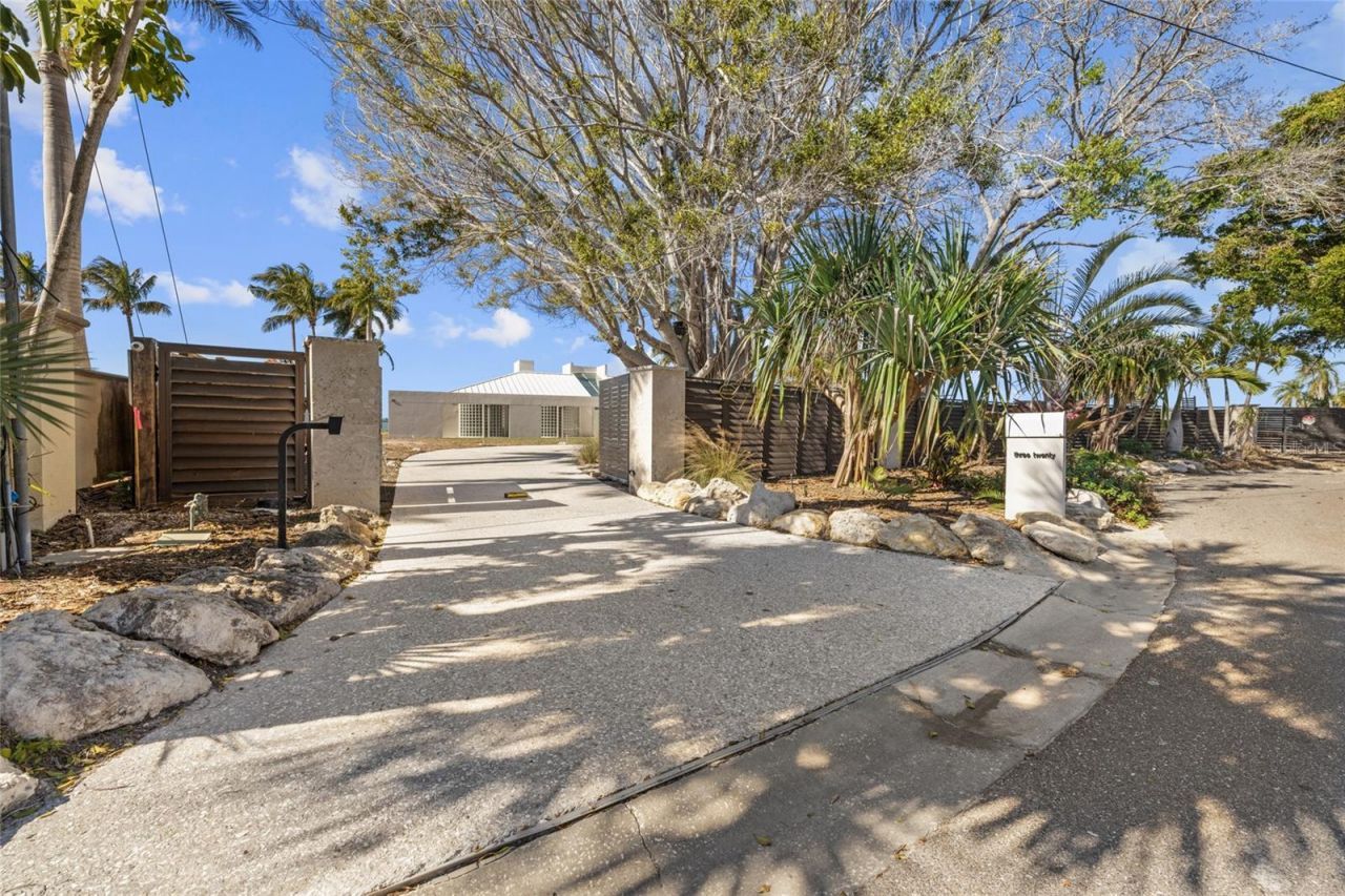 320 S Shore Drive, Sarasota, FL 34234 Photo