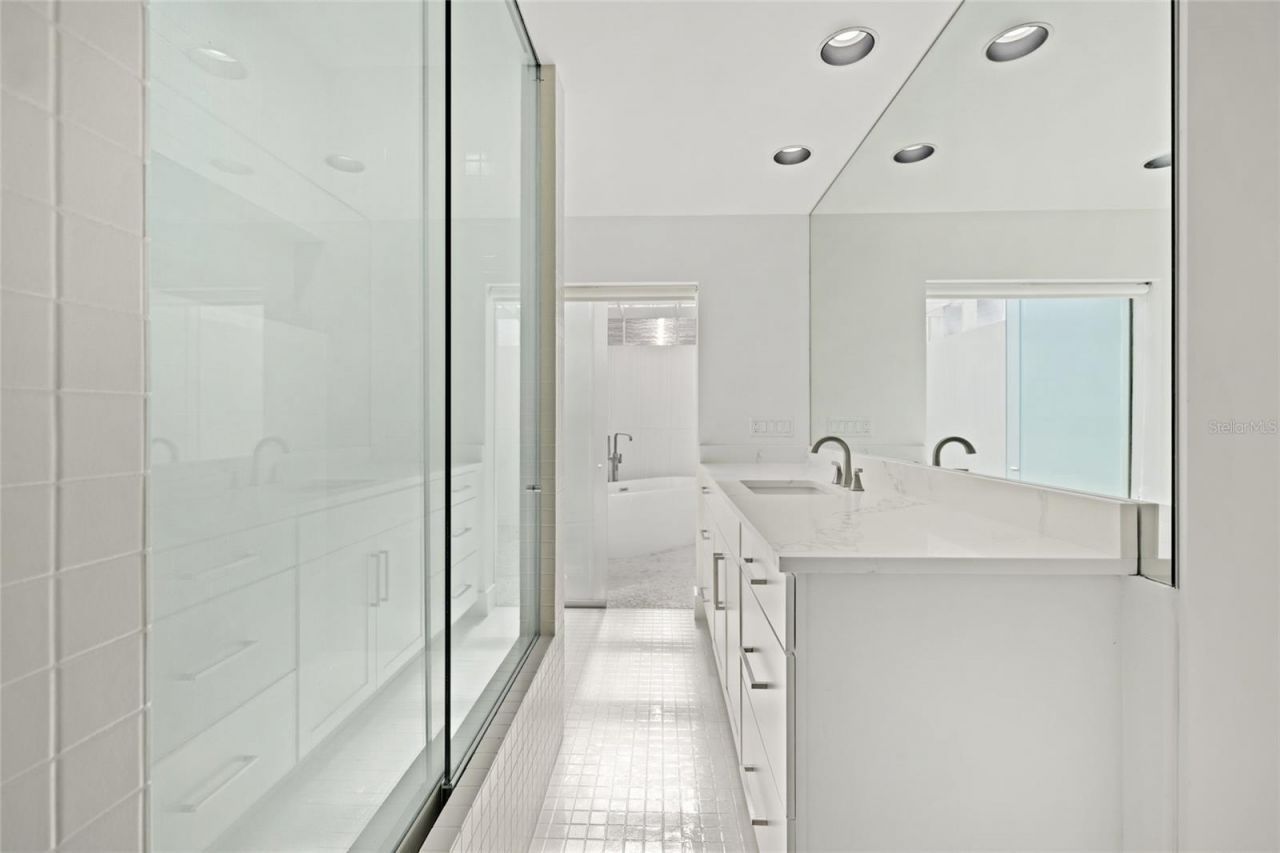 320 S Shore Drive, Sarasota, FL 34234 Photo