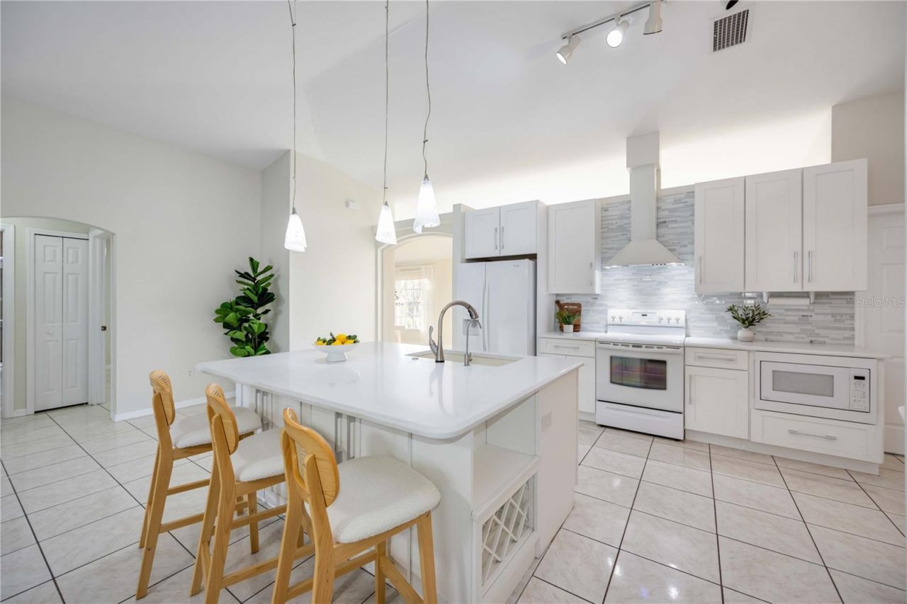 925 NE 4th Avenue, Cape Coral, FL 33909 Photo