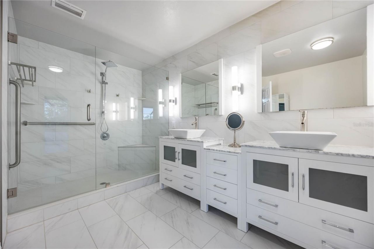 925 NE 4th Avenue, Cape Coral, FL 33909 Photo