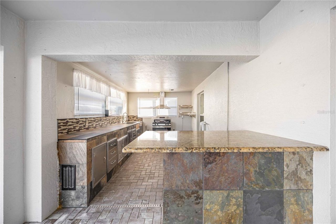 925 NE 4th Avenue, Cape Coral, FL 33909 Photo