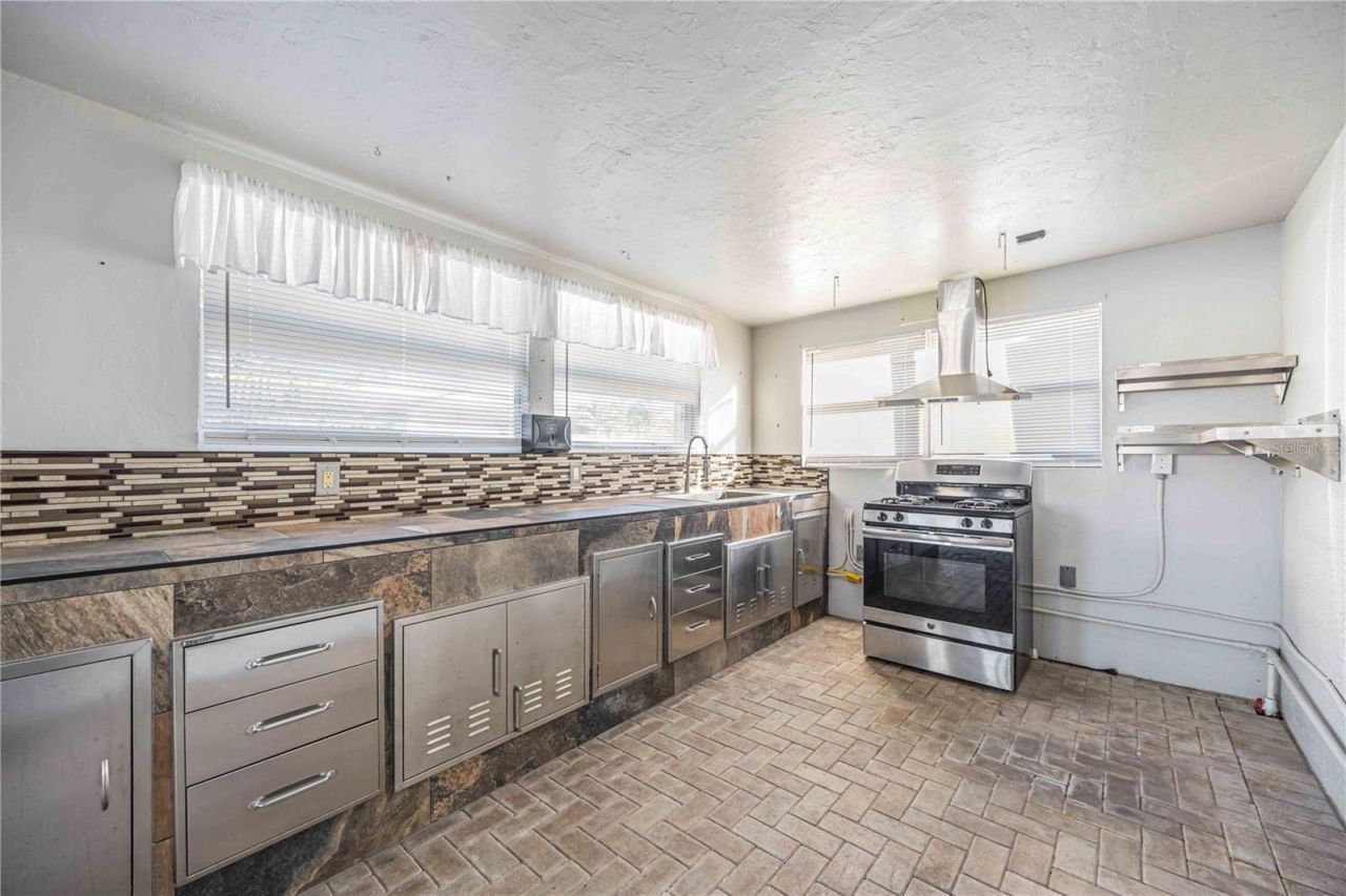 925 NE 4th Avenue, Cape Coral, FL 33909 Photo