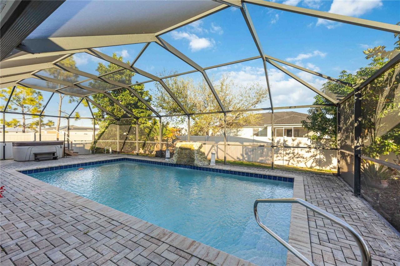 925 NE 4th Avenue, Cape Coral, FL 33909 Photo