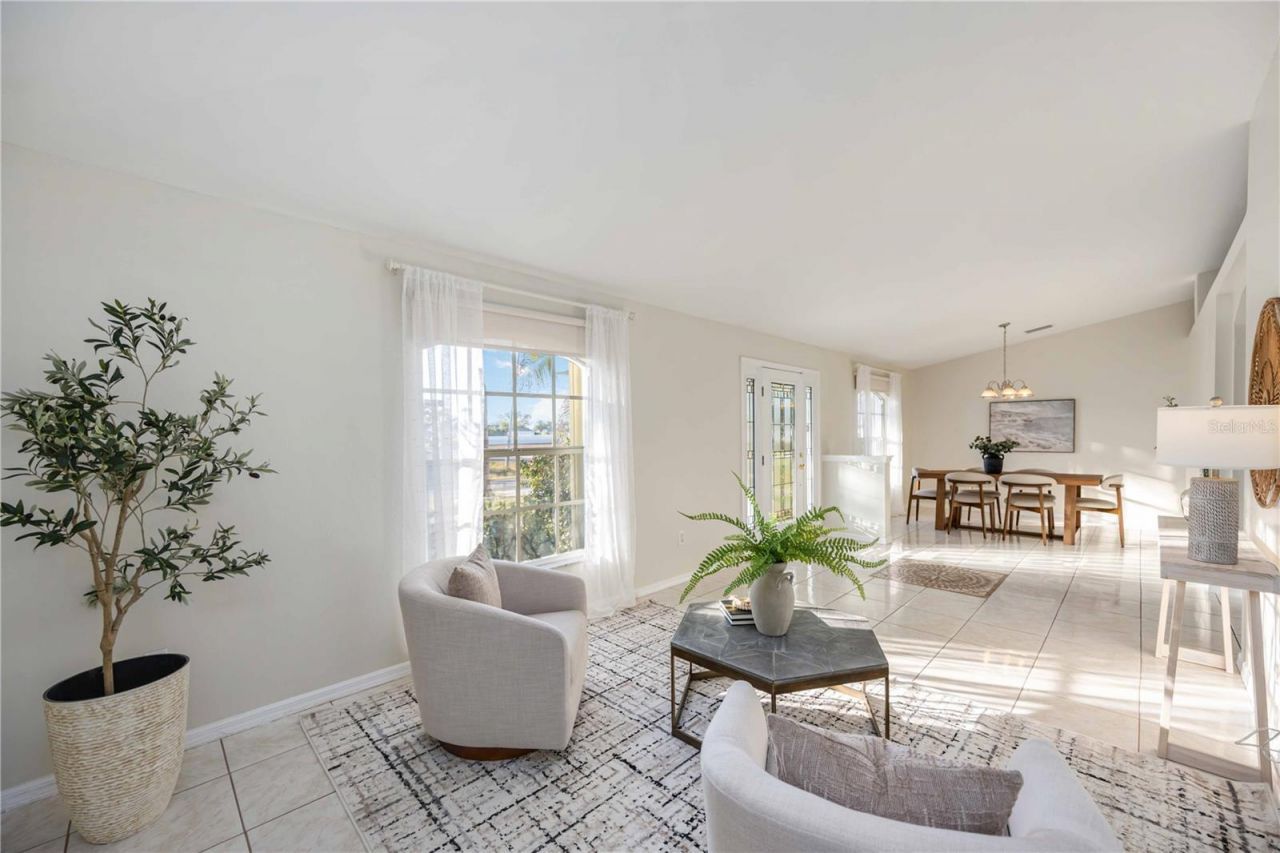 925 NE 4th Avenue, Cape Coral, FL 33909 Photo