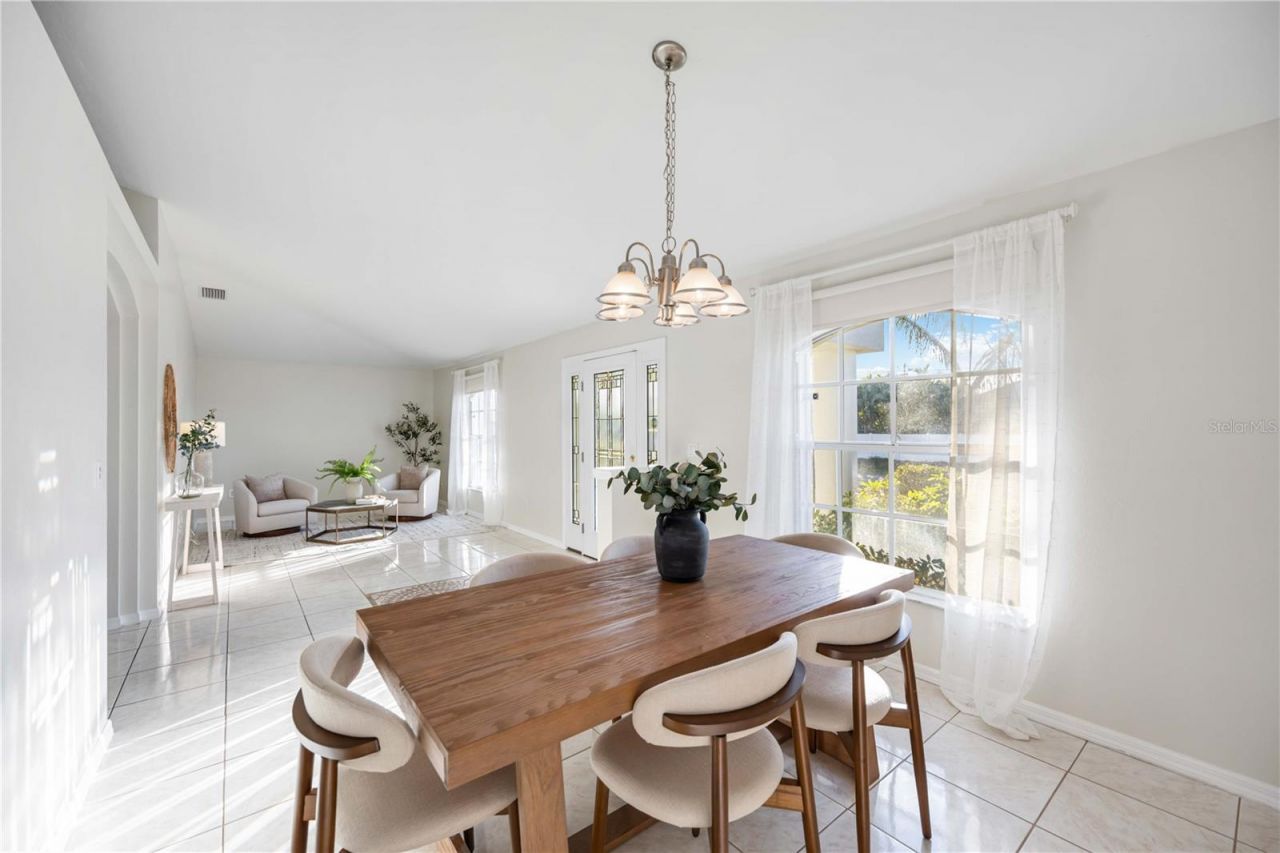 925 NE 4th Avenue, Cape Coral, FL 33909 Photo