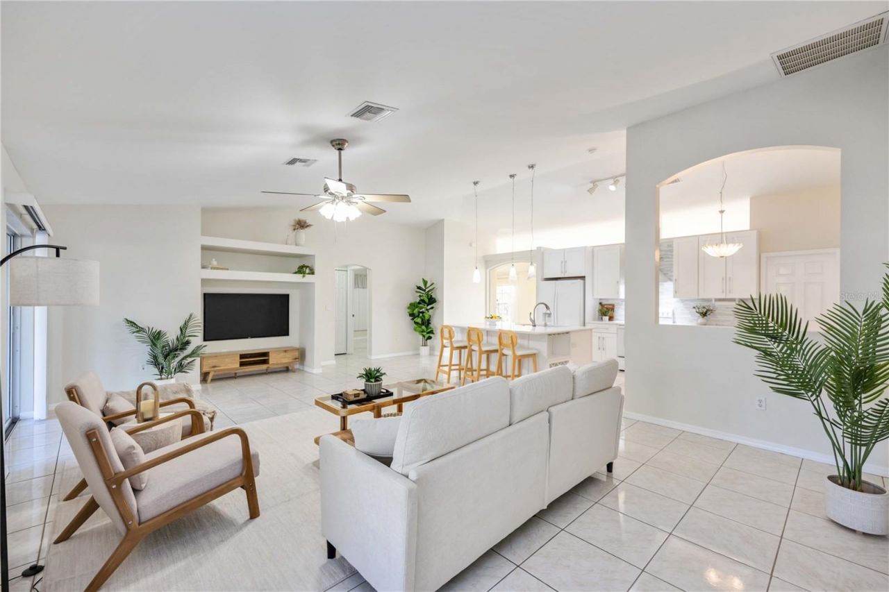 925 NE 4th Avenue, Cape Coral, FL 33909 Photo