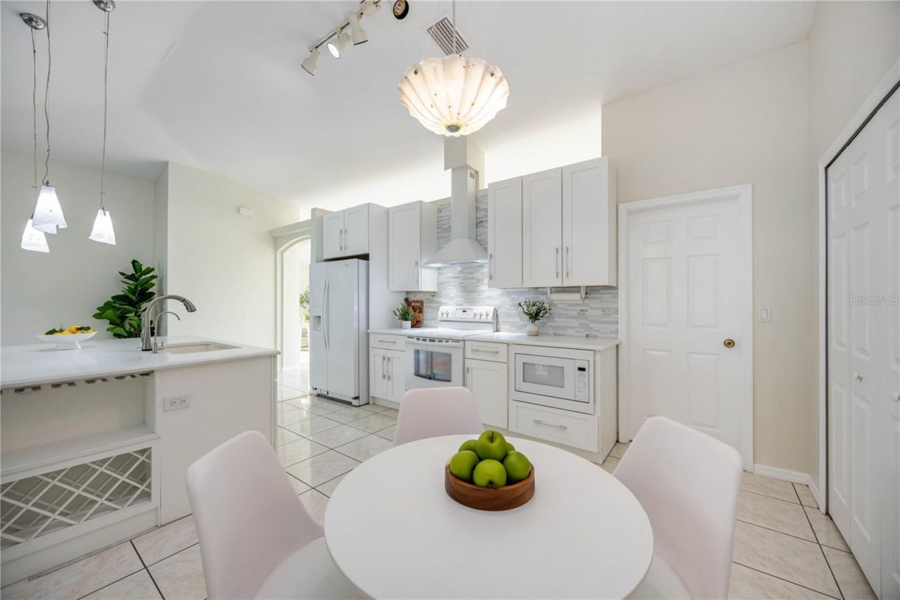 925 NE 4th Avenue, Cape Coral, FL 33909 Photo