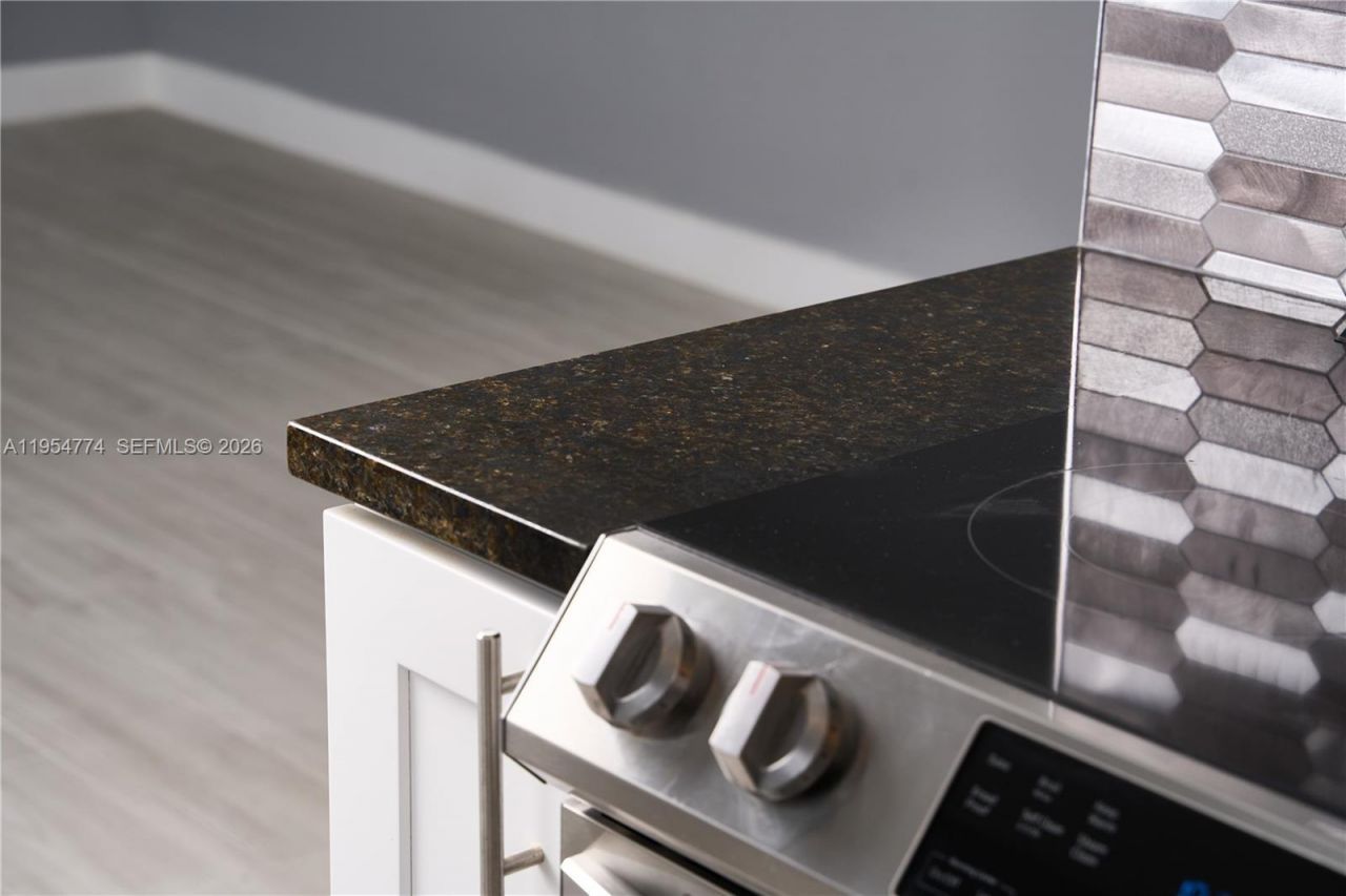 1255 Pennsylvania Ave, Unit 313, Miami Beach, FL 33139 Photo