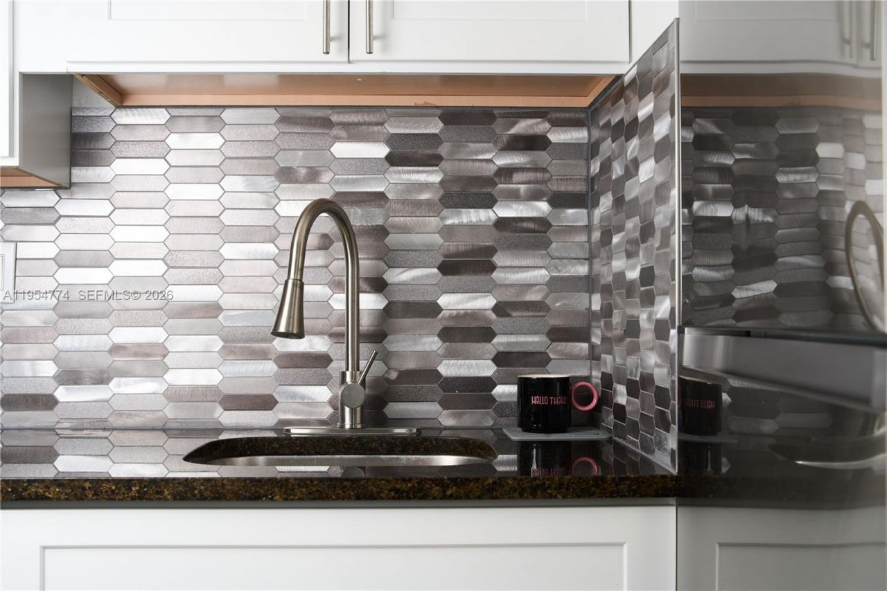 1255 Pennsylvania Ave, Unit 313, Miami Beach, FL 33139 Photo