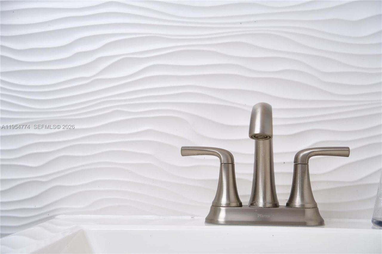 1255 Pennsylvania Ave, Unit 313, Miami Beach, FL 33139 Photo